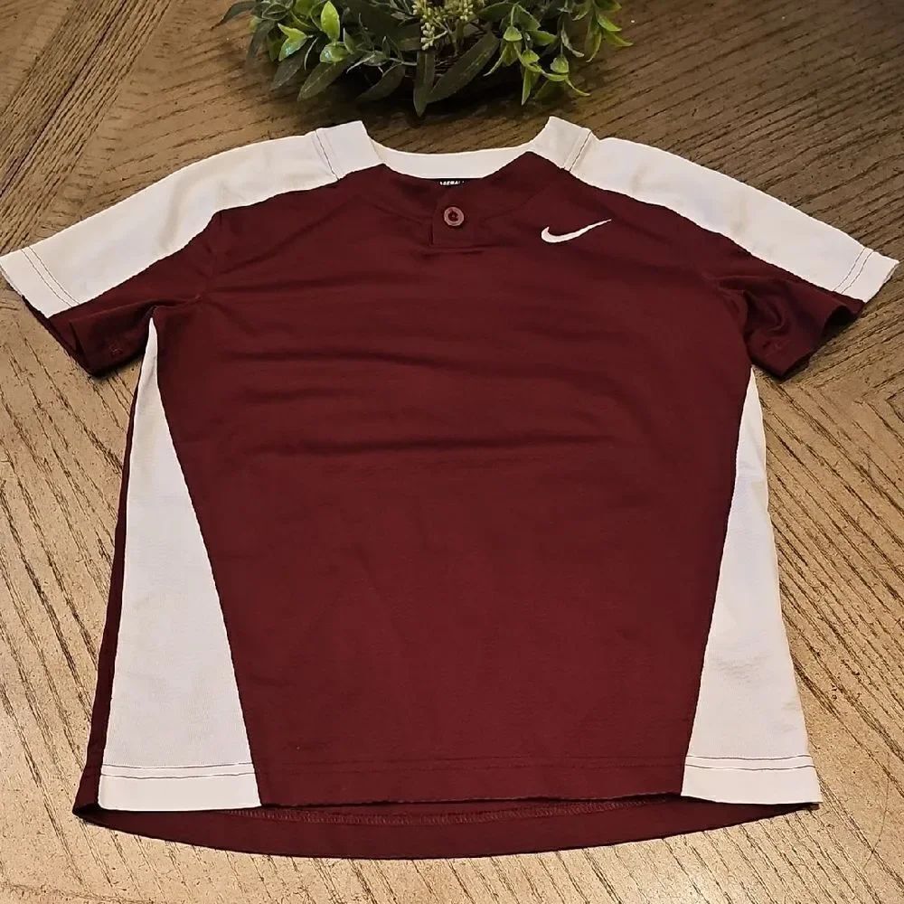 Nike Burgendy Baseball Shirt Size S